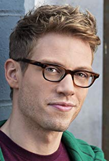 How tall is Barrett Foa?